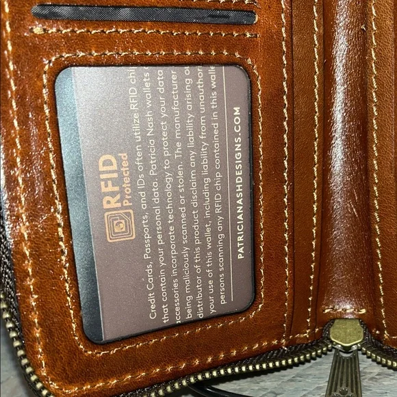 NWOT Patricia Nash Farleigh Leather Phone Crossbody Wallet - European Map - RFDI - Picture 9 of 12